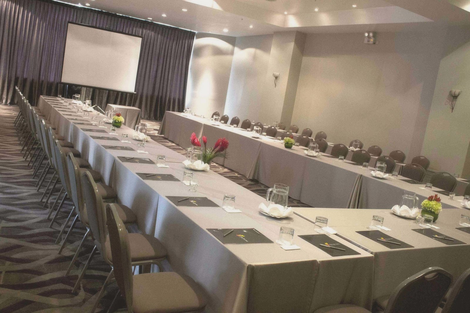 Salón Ejecutivo en montaje herradura