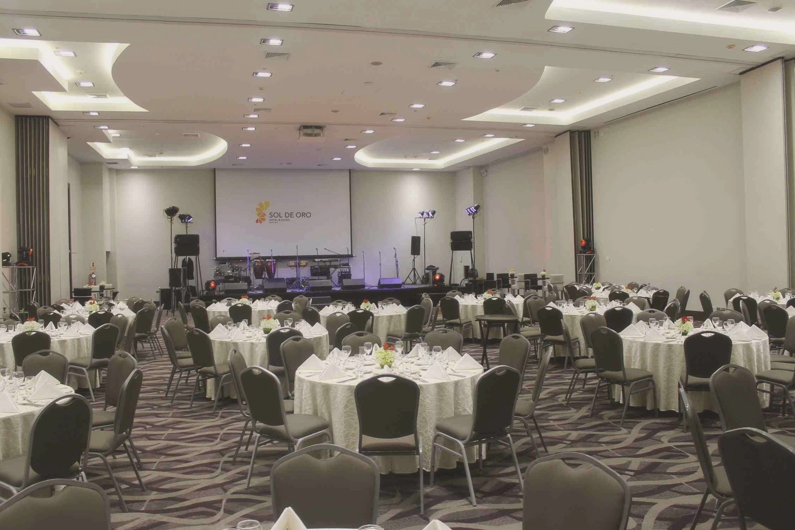 Salón Empresarial montaje auditorio